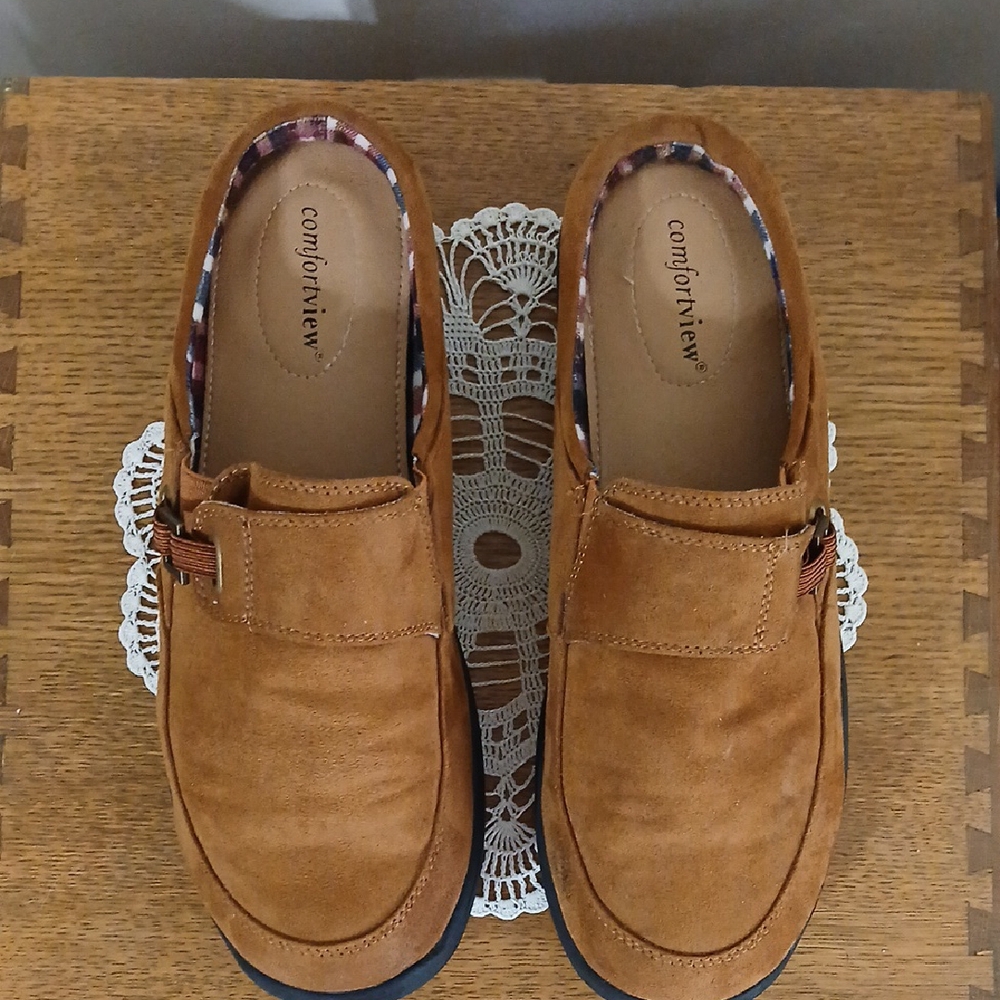 Womens Comfortview Size 9.5W